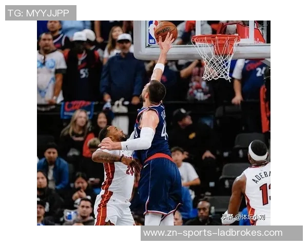 小卡季前赛表现出色砍下35分与队友重聚感到非常开心