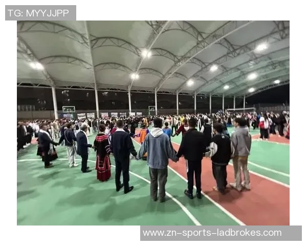 哈特在阿布扎比分享篮球魅力感受团结与激情的力量