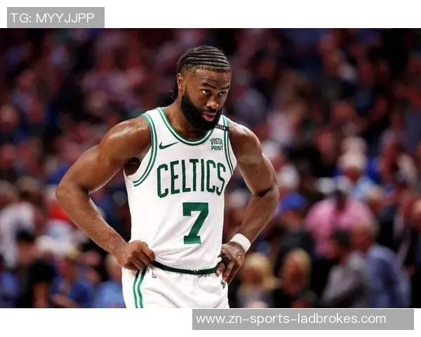 凯尔特人开季遭遇三连败杰伦布朗表现抢眼场均近30分